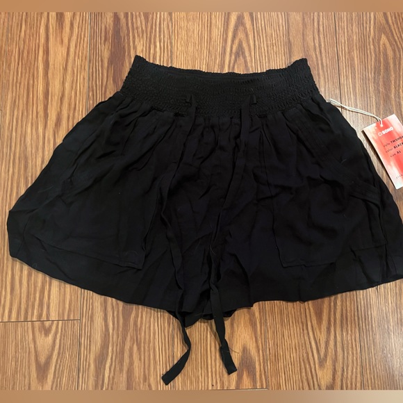 Summer Draw String shorts - Picture 3 of 3